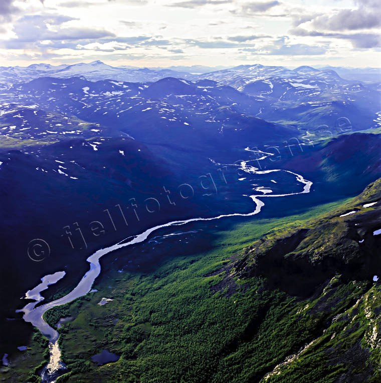 aerial photo, aerial photo, aerial photos, aerial photos, drone aerial, drnarfoto, landscapes, Lapland, mountain, mountain pictures, Padjelanta, Rivkonjunnje, summer, Tarradalen, Tarratno, watercourse