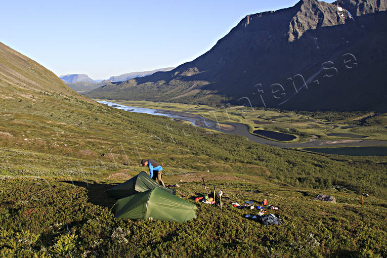 alpine, alpine hiking, back-packer, back-packing, Bielloriehppe, camping, landscapes, Lapland, Laponia, mountain, mountain peaks, mountain top, nature, outdoor life, Pielloreppe, pitch, Rapa Valley, Rapaselet, Sarek, Sarek nationalpark, Sarekfjll, summer, tent, tent camp, tenting, wild-life