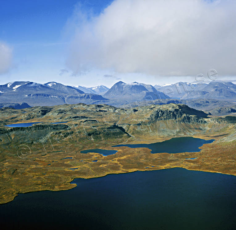aerial photo, aerial photo, aerial photos, aerial photos, autumn, drone aerial, drönarfoto, landscapes, Lapland, Livancohkka, mountain, Nikkaluokta, Tjuoltajaure