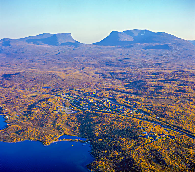 Abisko, aerial photo, aerial photo, aerial photos, aerial photos, autumn, autumn colours, drone aerial, drnarfoto, landscapes, Lapland, Lapporten, Malmbanan, mountain pictures, Nissuntjrro, Tjunatjkka, Torne Trsk