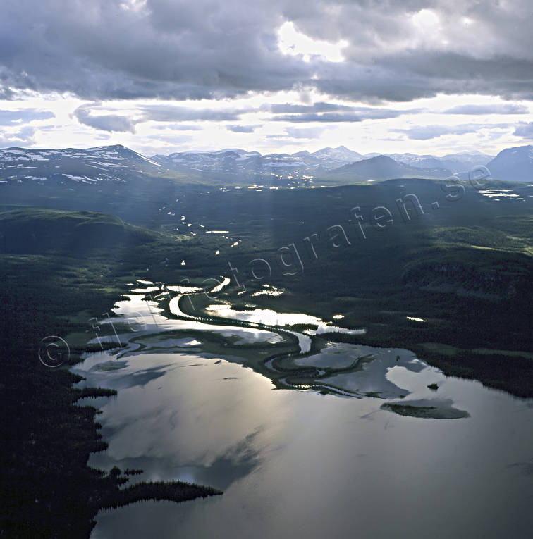 aerial photo, aerial photo, aerial photos, aerial photos, drone aerial, drnarfoto, Kvikkjokk, landscapes, Lapland, mountain, mountain lake, Peuraure, summer, sun streaks, Tsjelekjakkas