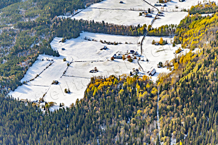 aerial photo, aerial photo, aerial photos, aerial photos, Almasa, autumn, autumn colours, drone aerial, drnarfoto, farm, farmin, frsta snn, Jamtland, landscapes, Offerdal, season, seasons, snow, villages