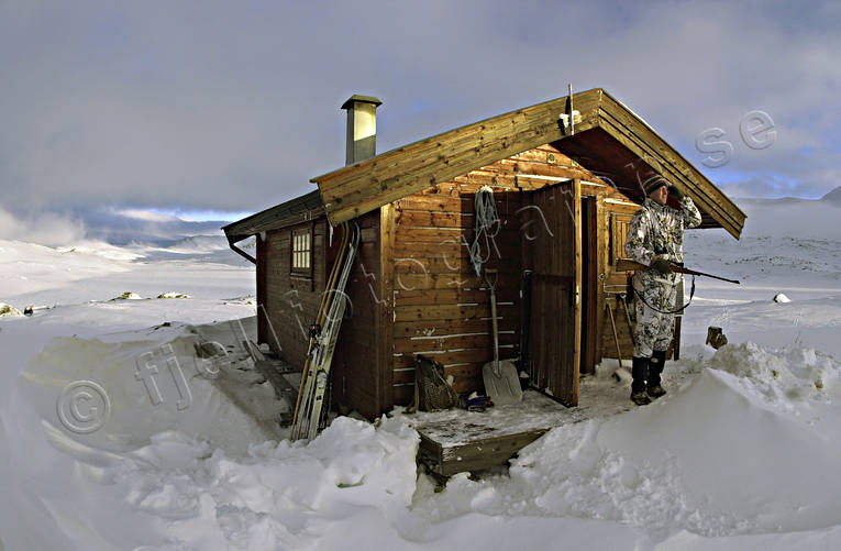 alpine hunter, alpine hunting, hunting, hytte, mountain hut, mountains, ptarmigan, sami cottage, smeltery, vinterjakt ripa, vinterripa, white grouse hunt, winter