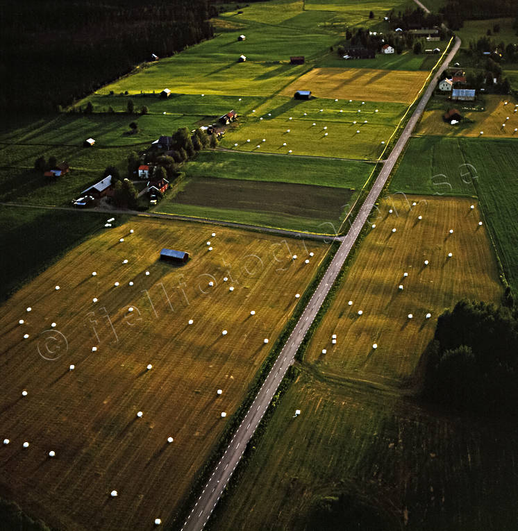 aerial photo, aerial photo, aerial photos, aerial photos, agriculture, arable land, crop land, cultivated land, drone aerial, drnarfoto, farmin, hay bale, highway, Jamtland, landscapes, Lockne lake, round bale, summer