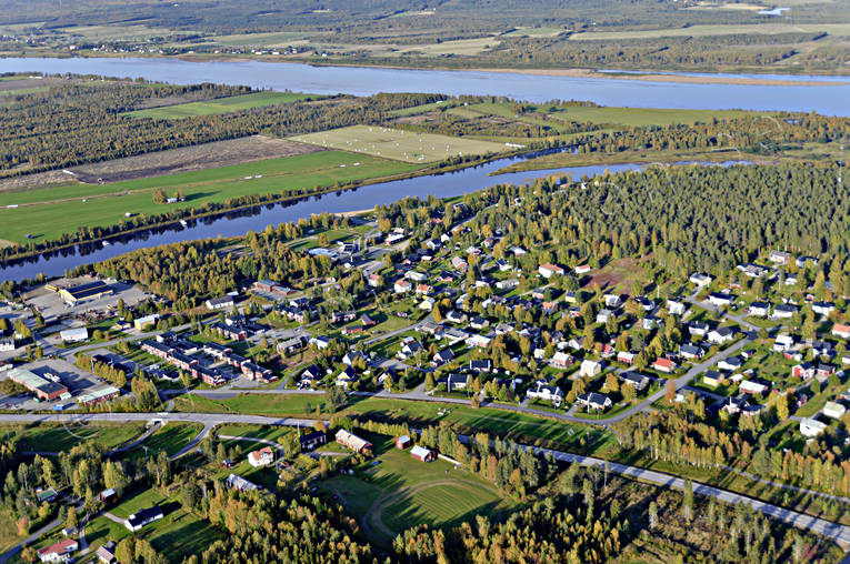 aerial photo, aerial photo, aerial photos, aerial photos, autumn, drone aerial, drönarfoto, landscapes, North Bothnia, samhällen, Torne älv, Övertorneå