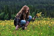 blombukett, flowers, flowers, girl, midsummer, midsummer celebrating, present time, season, seasons, sommarng, summer, wood crane's-bill, ng