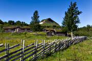 alpine, buildings, cabin, engineering projects, fence, Herjedalen, hill farms, mountain farms, landscapes, life by hill farms, Mittaklappen, mountain, mountain peaks, mountain top, mountains, Stormittklppen, summer, summer cottage, summer cottage