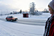 bus, bus shelter, bus traffic, car, cars, communications, land communication, road, roads, Valbacken, wait, waiting, winter