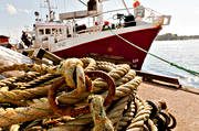 boat, Bohusln, coast, communications, fishing, fishing boat, frtjning, Havstenssund, installations, lina, rope, sea, summer, tross, vatten, water, work